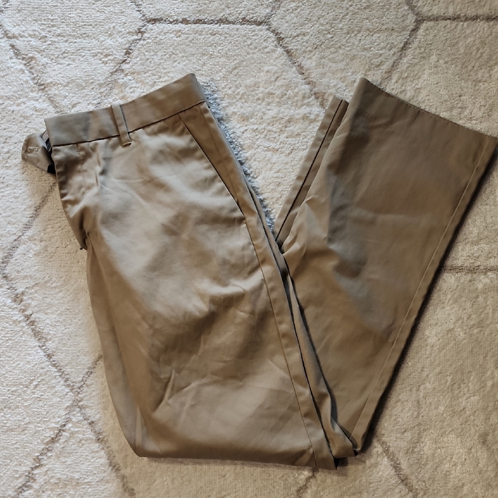 GAP Men's Classic Khaki Chinos Straight Fit 32x32